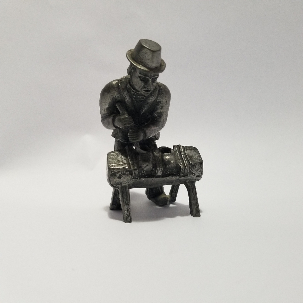 Vintage Daalderop Pewter Dutch Shoe Cobbler Figurine - Picture 4 of 10